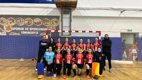Kadınlar hokeyde derbi, Dorukspor'un